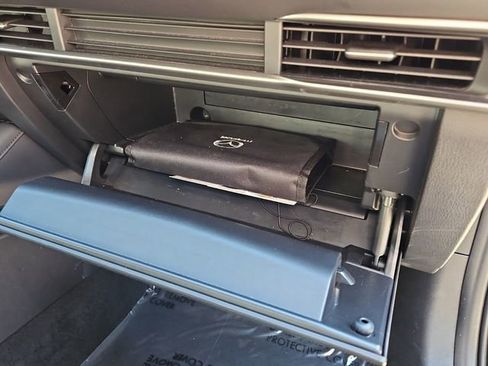 Used 2023 MAZDA MAZDA3 s image 18