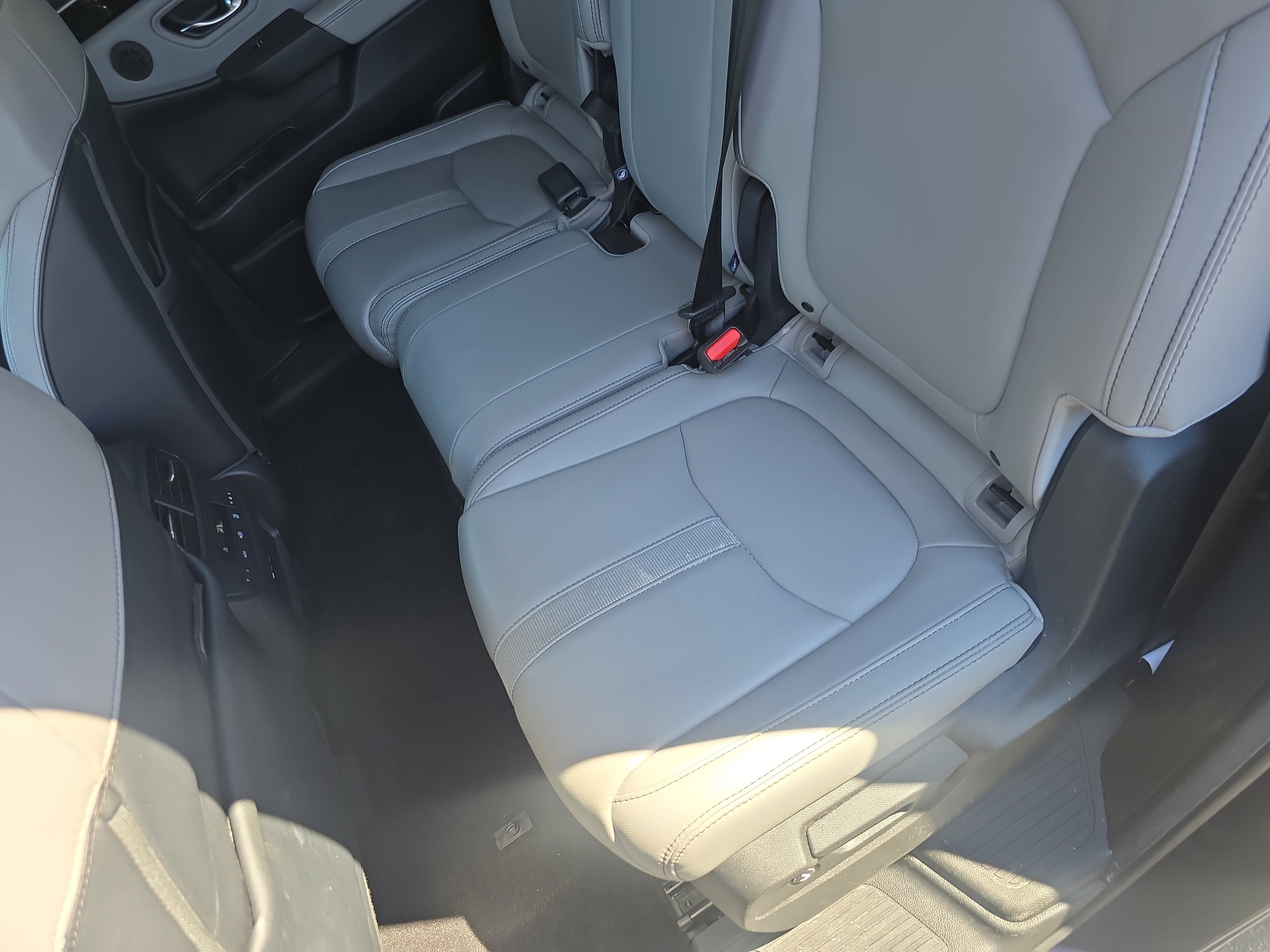 Used 2024 Honda Pilot Touring image 15