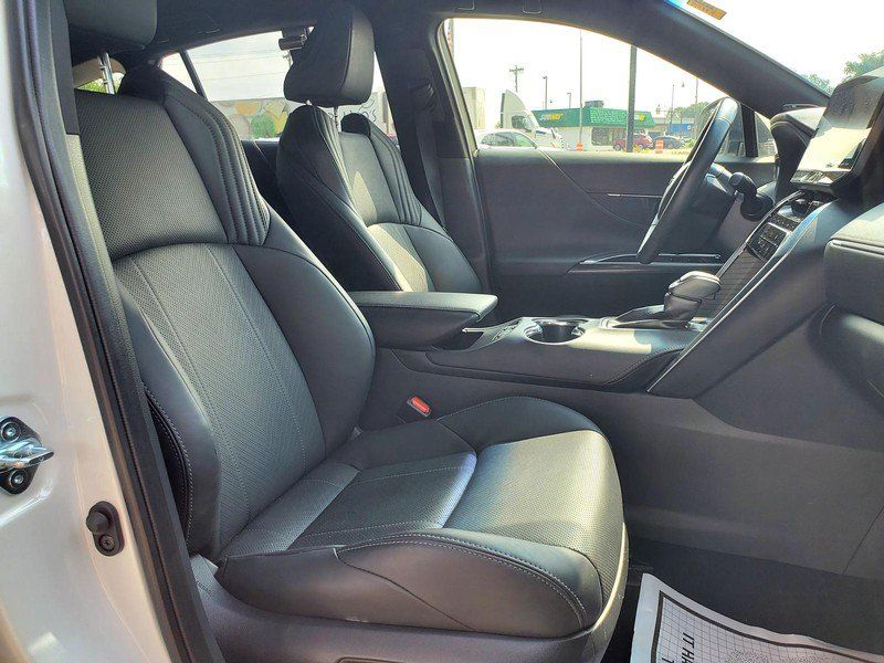 Used 2022 Toyota Venza Limited AWD/4WD image 13