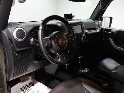 Used 2015 Jeep Wrangler Unlimited Rubicon w/ Max Tow Package AWD/4WD image 15