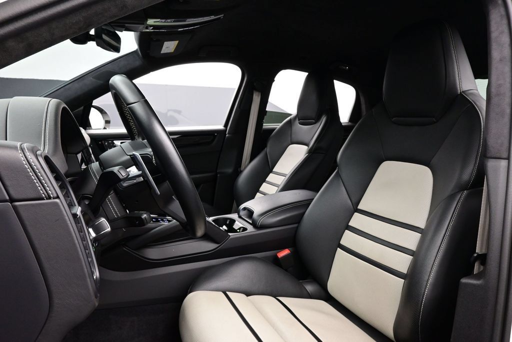 Certified 2023 Porsche Cayenne Turbo GT AWD/4WD image 5