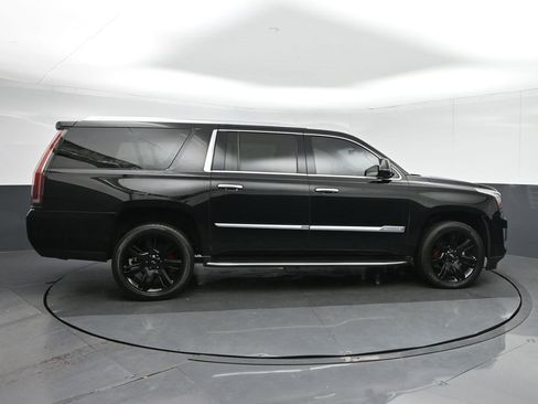 Used 2017 Cadillac Escalade ESV Luxury image 8