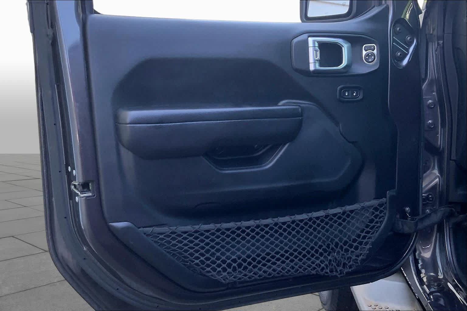Used 2018 Jeep Wrangler Unlimited Sport S AWD/4WD image 21
