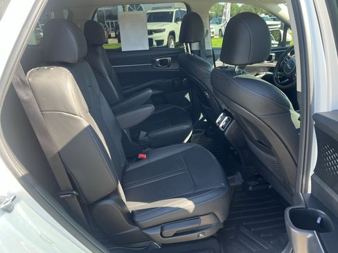 Used 2023 Kia Sorento EX FWD image 12