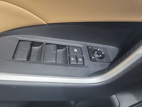 Used 2019 Toyota RAV4 XLE w/ Convenience Package FWD image 28