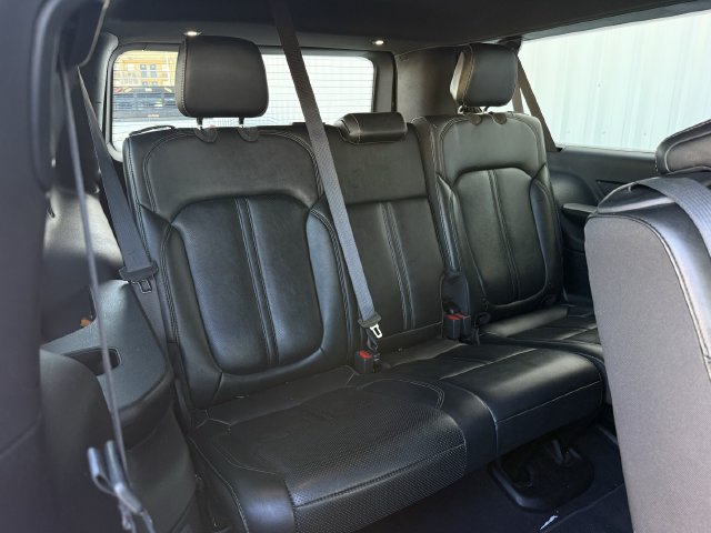 Used 2024 Jeep Wagoneer L Series II w/ Flexible Seating Group AWD/4WD image 12