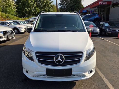 Used 2023 Mercedes-Benz Metris image 2