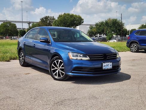 Used 2017 Volkswagen Jetta SE FWD image 1
