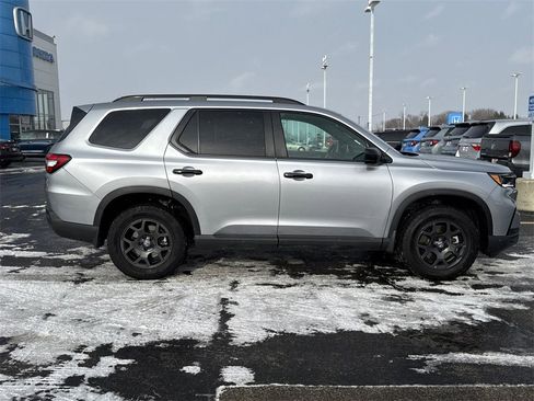Certified 2025 Honda Pilot TrailSport image 10
