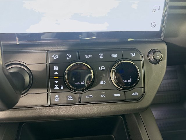 New 2026 Land Rover Defender 110 OCTA AWD/4WD image 17