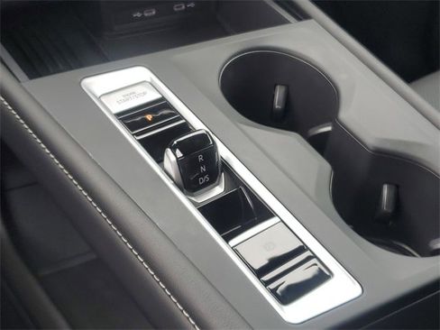 Certified 2025 Volkswagen Atlas Cross Sport SE image 29