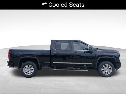 Certified 2025 Chevrolet Silverado 2500 High Country w/ Technology Package AWD/4WD image 6