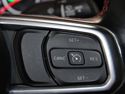 Used 2022 Jeep Gladiator Rubicon w/ Cold Weather Group AWD/4WD image 32