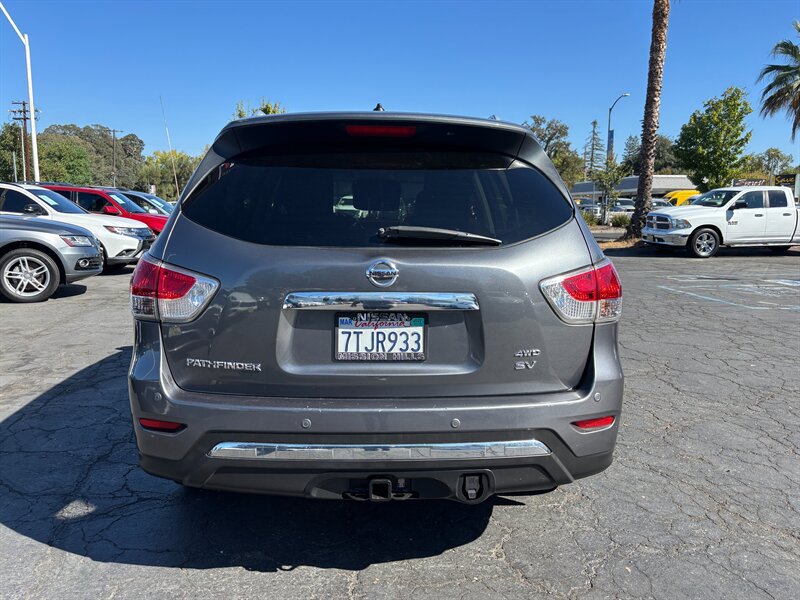 Used 2015 Nissan Pathfinder SV w/ Trailer Tow Package FWD image 4