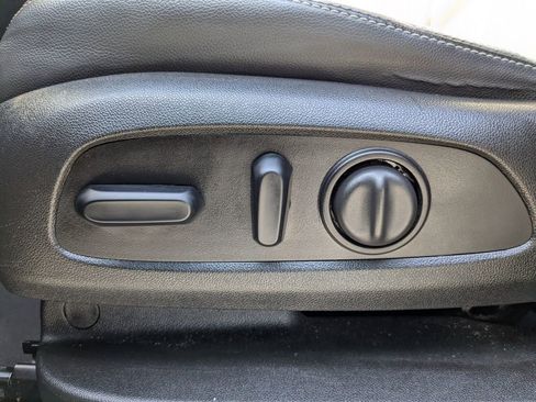 Used 2018 Chevrolet Equinox Premier image 22