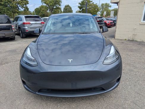 Used 2023 Tesla Model Y Long Range AWD/4WD image 2