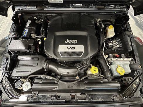 Used 2015 Jeep Wrangler Unlimited Sahara AWD/4WD image 54