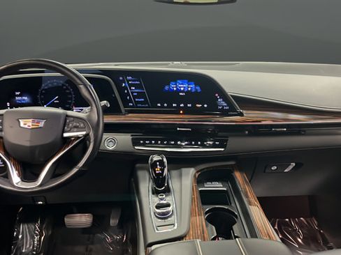 Used 2024 Cadillac Escalade ESV Luxury AWD/4WD image 10