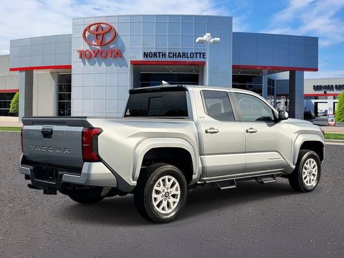 Used 2024 Toyota Tacoma SR5 w/ SR5 Upgrade Package AWD/4WD image 8