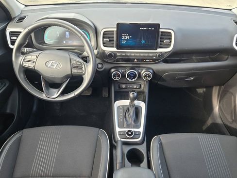 Used 2024 Hyundai Venue Limited image 25