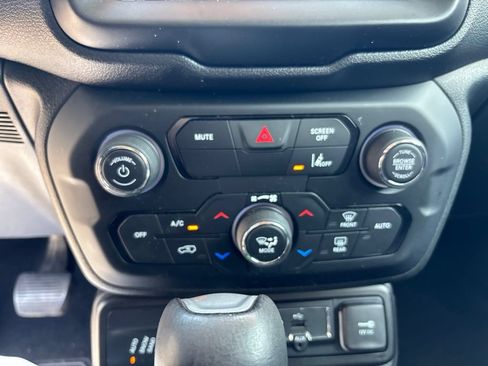 Used 2021 Jeep Renegade Limited AWD/4WD image 20