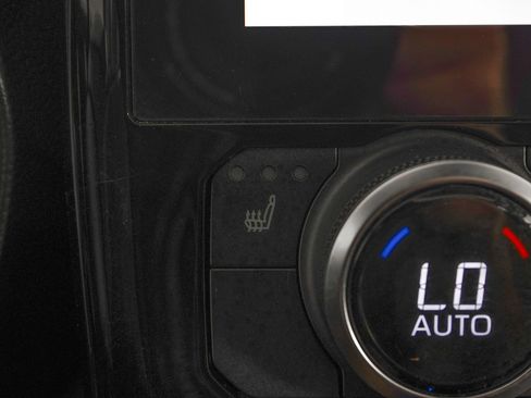 Used 2023 Toyota Highlander XLE FWD image 23