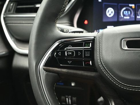 Used 2023 Jeep Grand Cherokee Overland AWD/4WD image 19