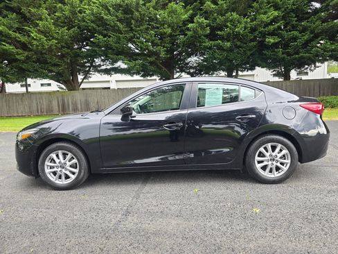Used 2018 MAZDA MAZDA3 Sport w/ Preferred Equipment Package FWD image 3