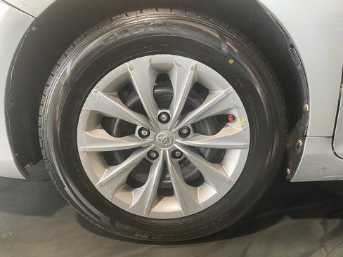 Used 2016 Toyota Camry LE FWD image 9