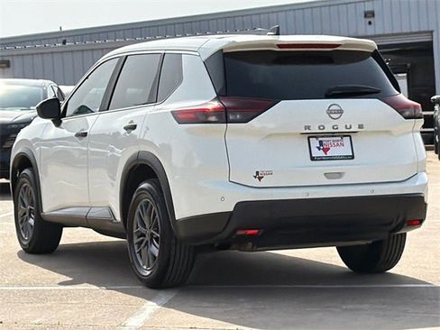 Used 2024 Nissan Rogue S image 6