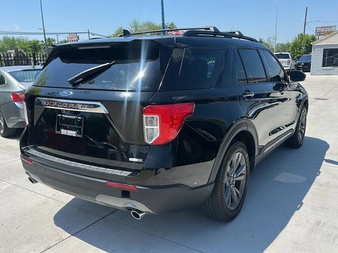 Used 2022 Ford Explorer XLT w/ Equipment Group 202A AWD/4WD image 5