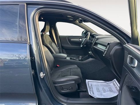 Used 2022 Volvo XC40 T5 R-Design w/ Advanced Package image 15