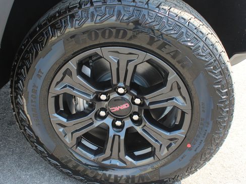 New 2025 GMC Canyon Elevation w/ Convenience Package image 22