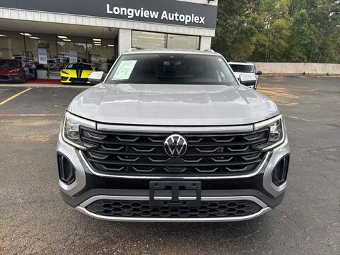 Used 2024 Volkswagen Atlas Cross Sport SE image 3