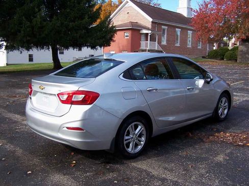 Used 2017 Chevrolet Cruze LT image 4