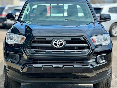 Used 2016 Toyota Tacoma SR image 6