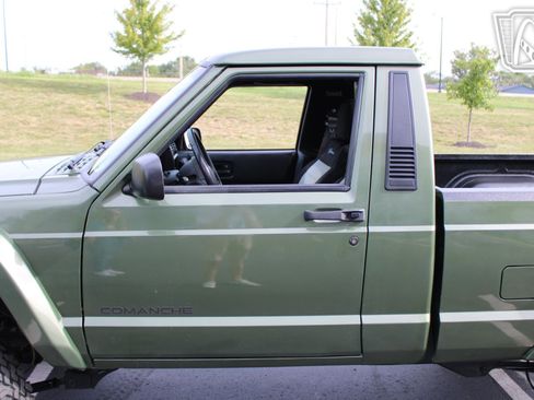 Used 1990 Jeep Comanche 2WD image 27