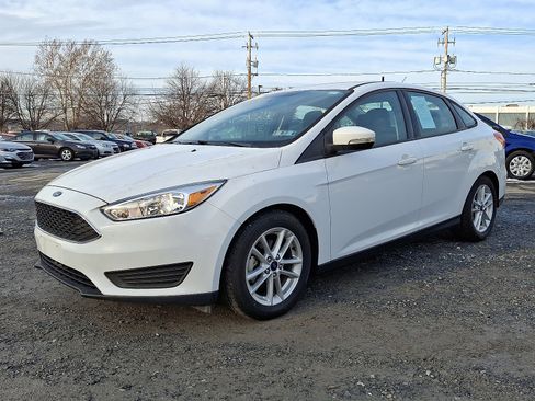 Used 2016 Ford Focus SE image 3