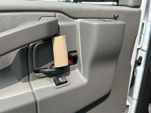 New 2025 Chevrolet Express 3500 Extended image 24