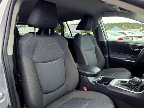 Used 2025 Toyota RAV4 XLE image 28