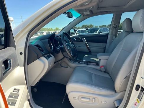 Used 2012 Toyota Highlander Limited w/ Tow Pkg AWD/4WD image 26