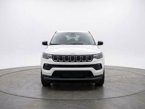 Used 2025 Jeep Compass Latitude image 2