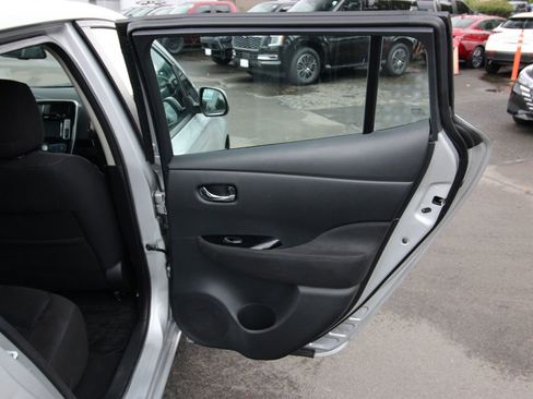 Used 2016 Nissan Leaf SV image 19
