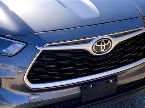 Used 2023 Toyota Highlander LE image 29