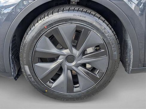 Used 2024 Tesla Model Y Long Range AWD/4WD image 24