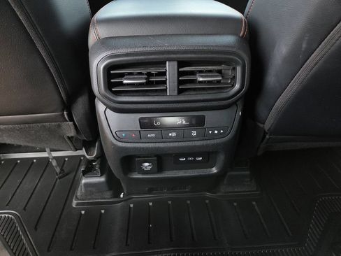 Used 2024 Honda Pilot TrailSport image 21