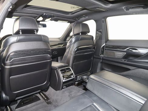 Used 2022 BMW 750i xDrive w/ M Sport Package image 65