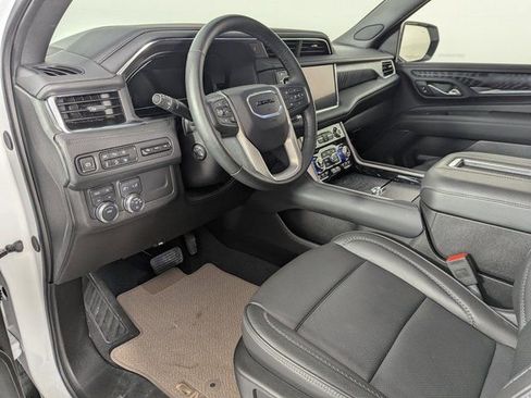Used 2024 GMC Yukon XL Denali image 16