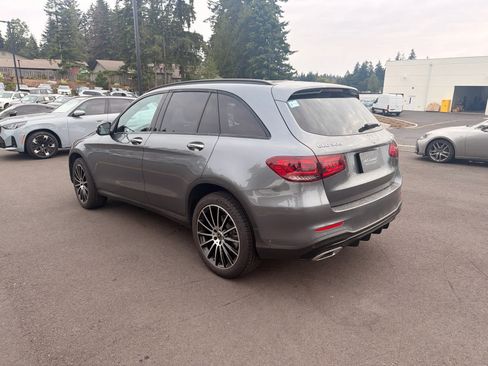Used 2021 Mercedes-Benz GLC 300 4MATIC image 3