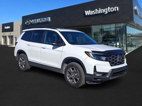 Used 2024 Honda Passport TrailSport image 1